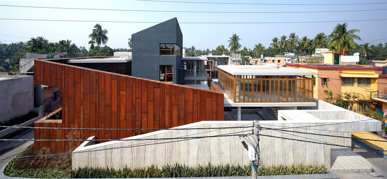 Biệt thự hiện đại kín cổng cao tường, xây tường cao 3,6m để đảm bảo yên tĩnh, riêng tư