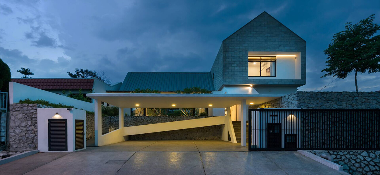 Biệt thự nhà vườn 250m2 nổi bật nhờ thiết kế gara để xe rộng rãi và sân trong xanh mướt