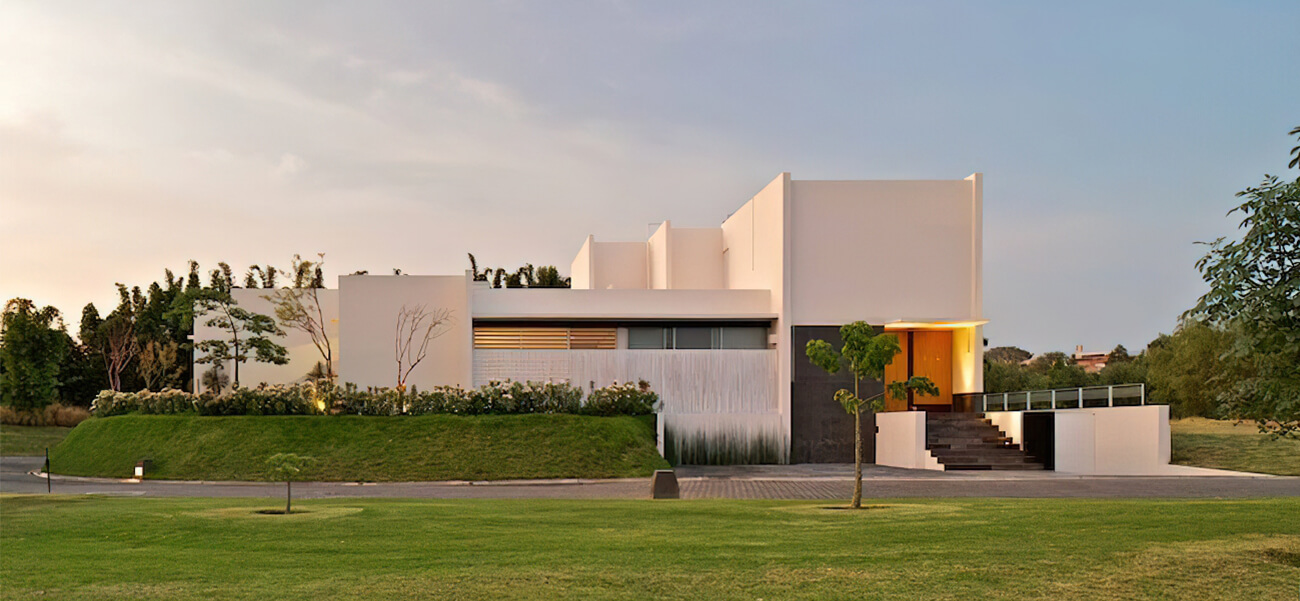 Căn biệt thự hiện đại 2 tầng thiết kế đẹp tựa như một ốc đảo xanh