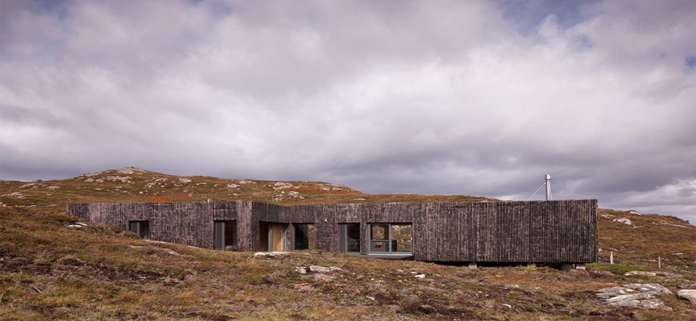 Ngôi nhà đẹp bằng gỗ thông giữa vùng cao nguyên đá ở Scotland & thi công xây nhà trọn gói