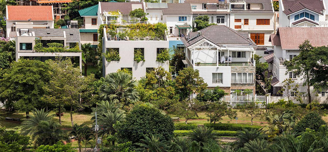 Ngôi nhà đẹp như khu rừng nhiệt đới ở Sài Gòn & giá xây dựng