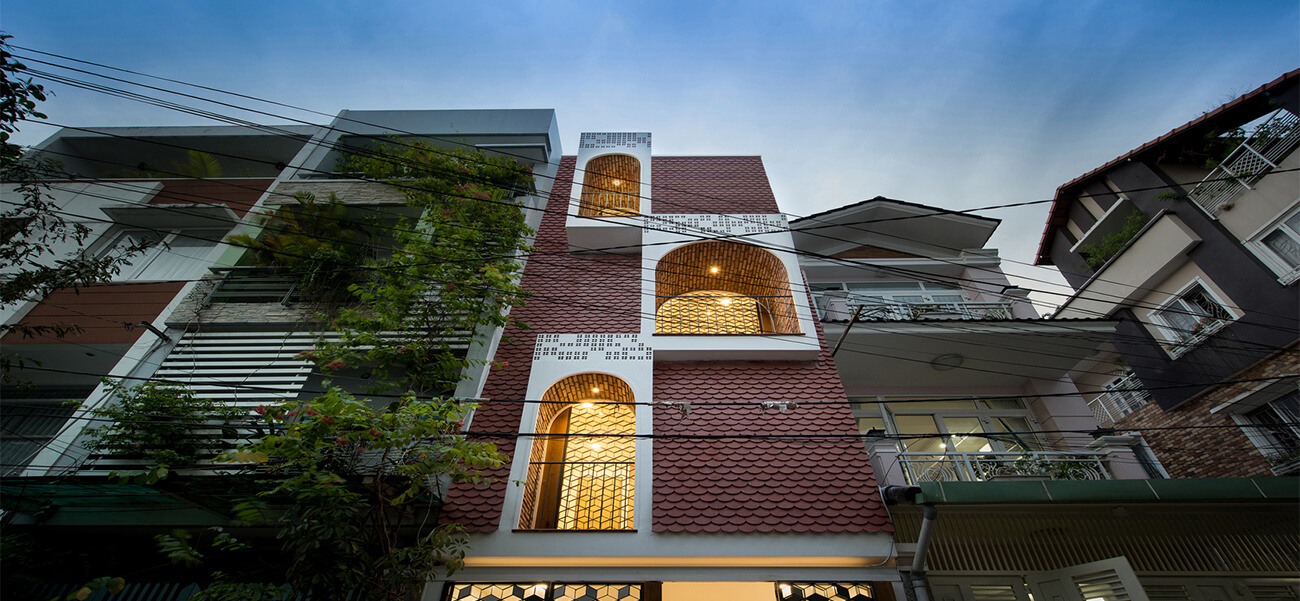 Ngôi nhà phố thông gió cho thời tiết nóng bức của TP. Hồ Chí Minh & giá xây nhà phần thô