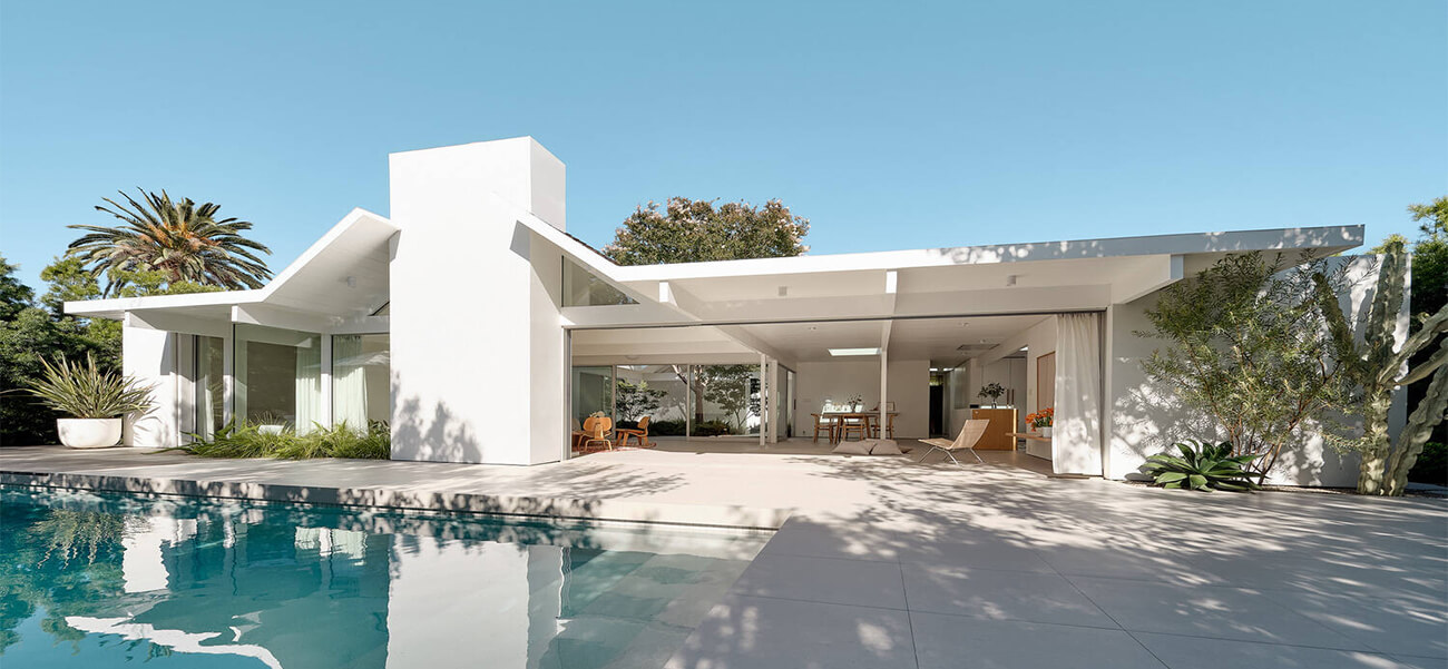 Nhà vườn đẹp 1 tầng gây ấn tượng bởi thiết kế không gian mở, chung sàn giữa nhà và sân