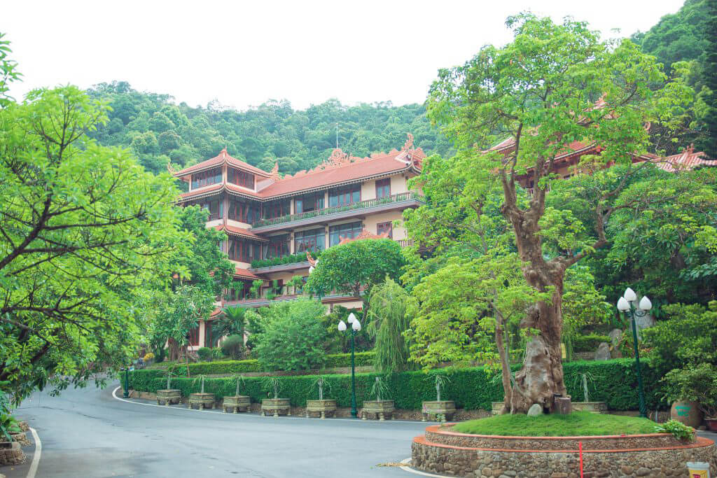 Thiết kế chùa đẹp: Thiền viện Trúc Lâm Giác Tâm, cõi tịnh giữa Thành phố Hạ Long